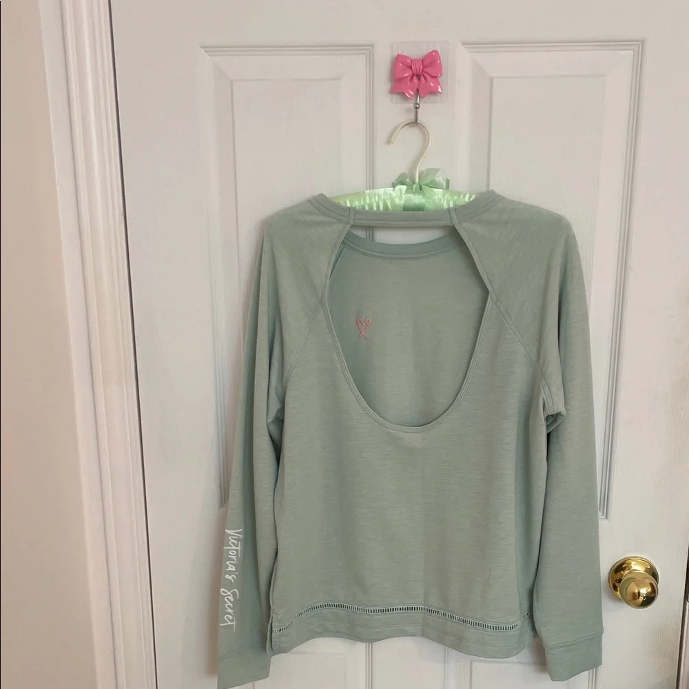 💎🧚♀️✨ VICTORIA’S SECRET Mint Open-Back Sweater Size S - Picture 3 of 11